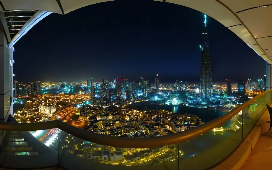 تصویر زمینه دبی در شب 6K