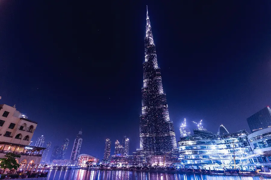 تصویر برج الخلیفه بلندترین برج دبی در شب 6K