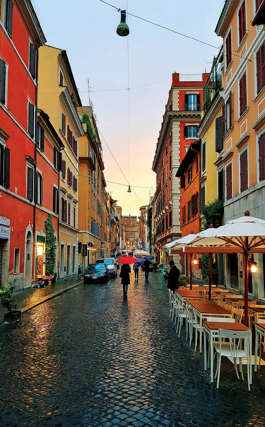 عکس خیابان‌های ایتالیا و کافه‌های کنار خیابان مناسب برای والپیپر