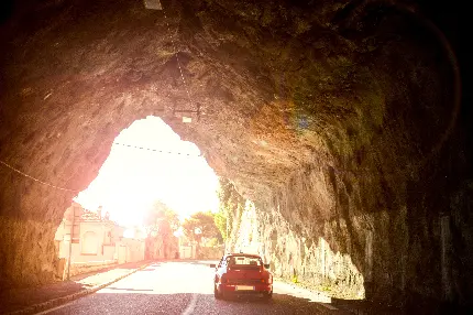 جاده‌های ایتالیا و تونل طبیعی سنگی با کیفیت hd