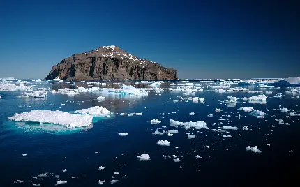 طبیعت یخ های ذوب شده
