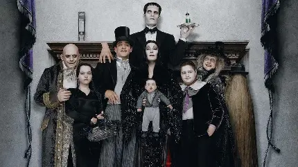عکس خانواده ترسناک با لباس‌های مشکی