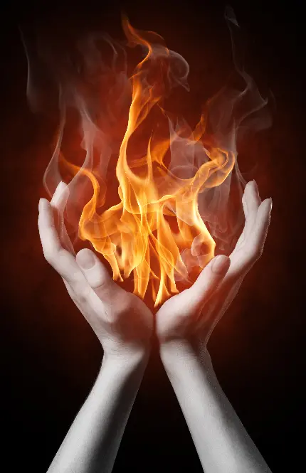 عکس آتش فانتزی در دست ها همراه با و دود
