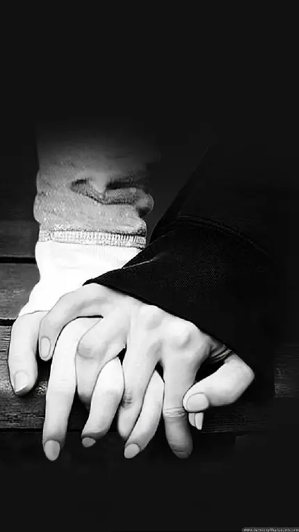 عکس پروفایل دست‌های سیاه سفید عاشقانه زوج