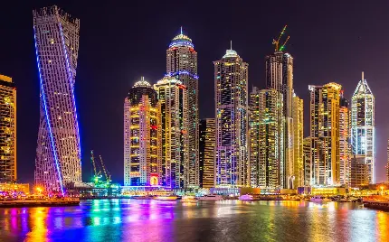 عکس پروفایل ساختمان های بلند در شب و نورهای رنگارنگ