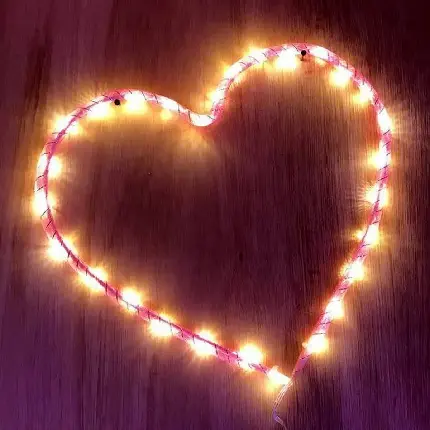 عکس پروفایل قلب با نور های رنگی