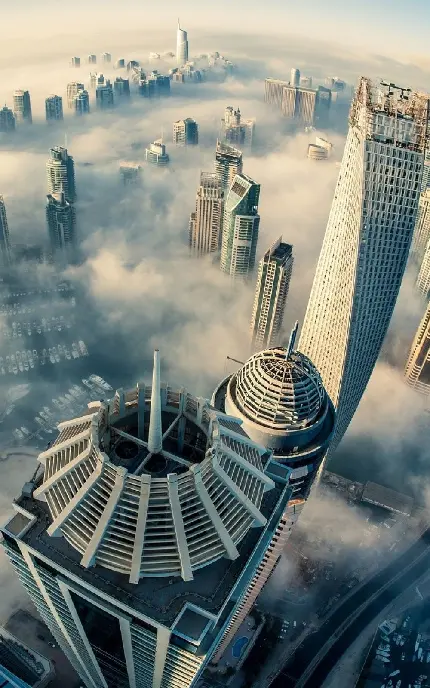 ساختمان‌های بلند و مه در دبی با کیفیت 6K