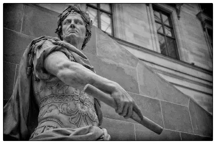 دانلود والپیپر مجسمه ژولیوس سزار