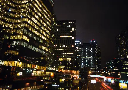 برج ها و ساختمان های تجاری و اداری در شب