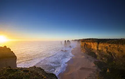 منظره بکر و دست نخورده از سواحل استرالیا با موج‌های بلند