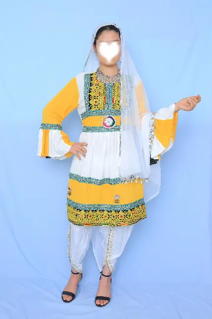 ژست عکس با لباس افغانی