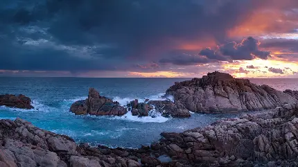 تصویر سواحل سنگی استرالیا و غروب خورشید