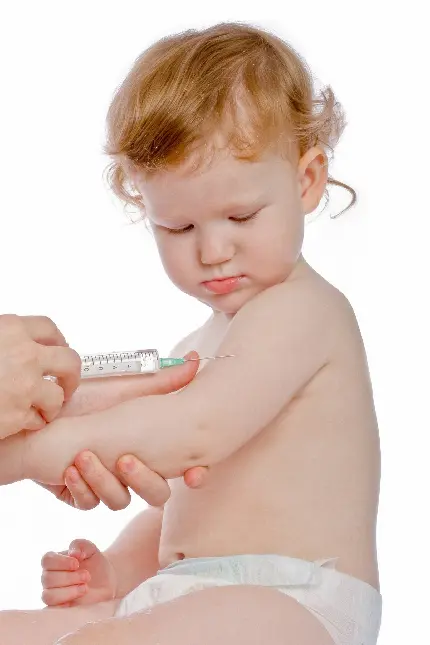 عکس آمپول و واکسن زدن بچه و نوزاد توسط پزشک