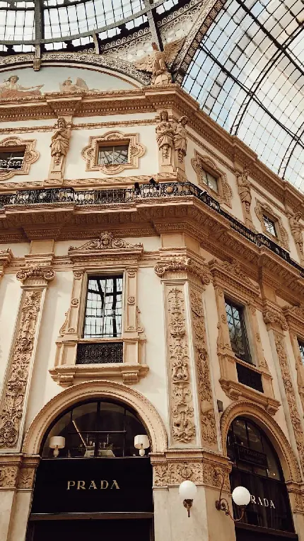 عکس نما و جزئیات ساختمان‌ها در ایتالیا با گنبد شیشه‌ای