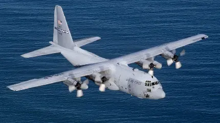 چاپ پوستر لکس گرفته شده از هواپیمایی هرکولس C 130 درحال پرواز بر کرانه اقیانوس