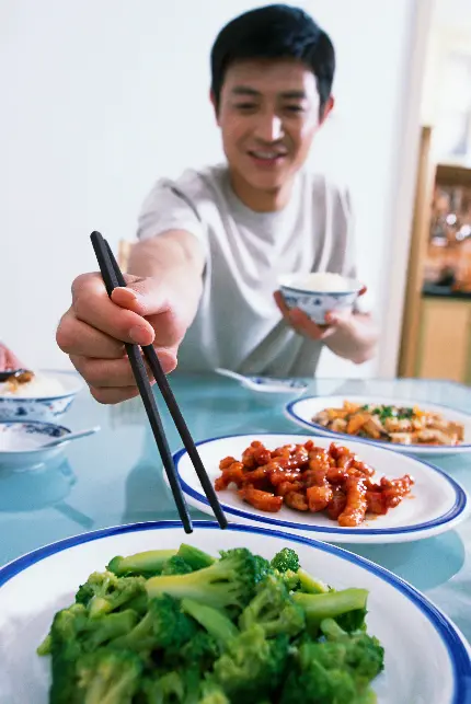 عکس مردم چینی و مردمان کشور چین در حال خوردن غذا