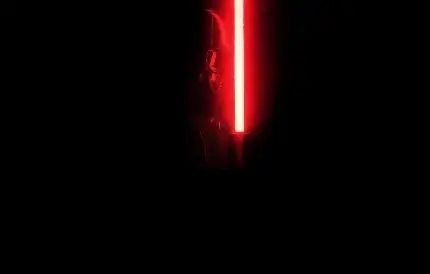 عکس مینیمال از شمشیر نوری قرمز