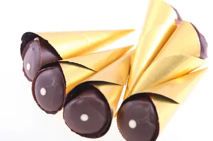 عکس شکلات با ورقه های طلایی