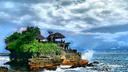 عکس معبد کنار ساحل بالی اندونزی