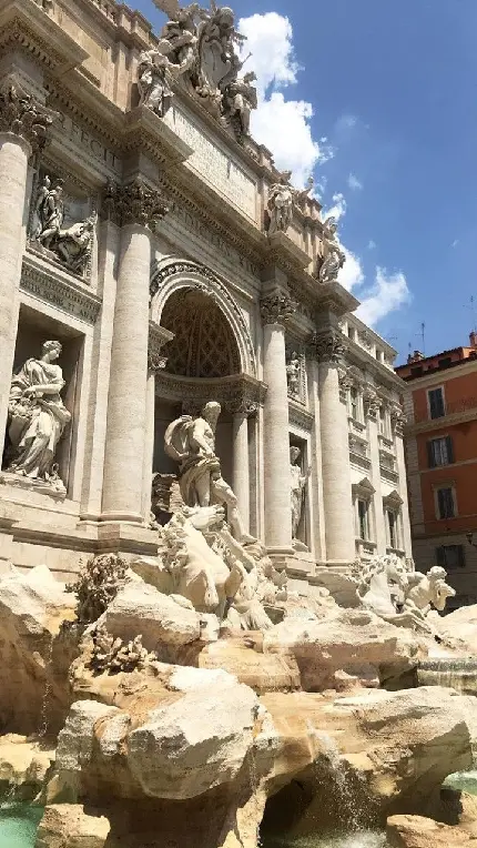 مجسمه‌های سنگی و آبنمای در ایتالیا تصویر زمینه