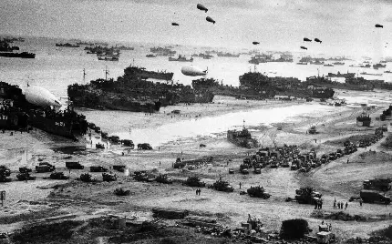 جنگ جهانی دوم کشتی‌ها در حال پیاده کردن ارتش