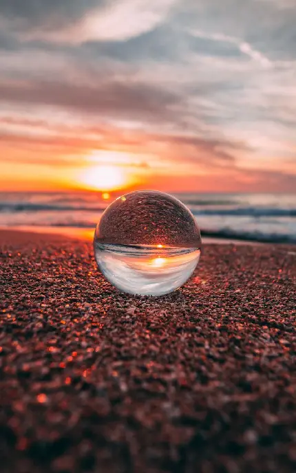 شیشه دریایی حباب شفاف در غروب خورشید