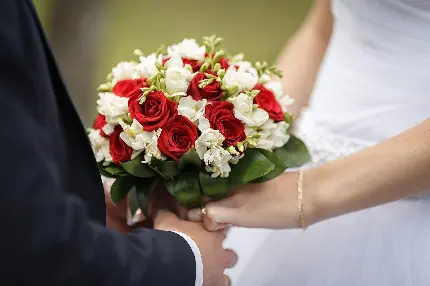 عکس دسته گل و دست‌های عروس و داماد برای پروفایل